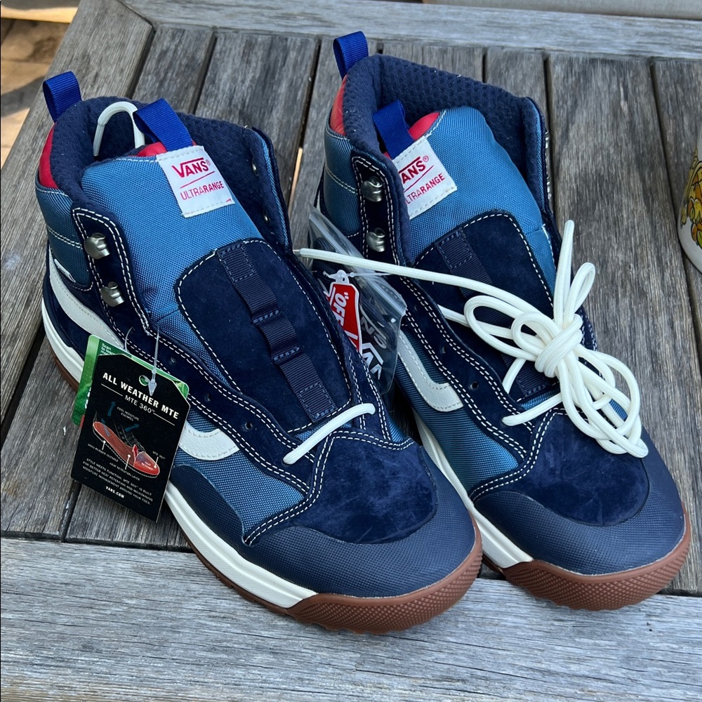 Vans ultra range all weather mte Navy and White Sneakers